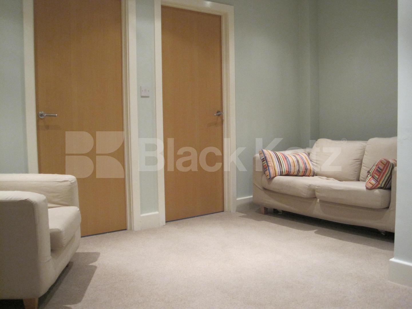 			LET, 3 Bedroom, 1 bath, 1 reception Apartment			  Long Lane , London Bridge